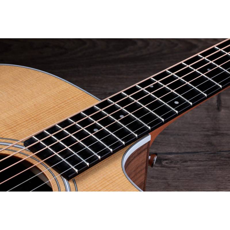 Електроакустична гітара TAYLOR GUITARS 210CE