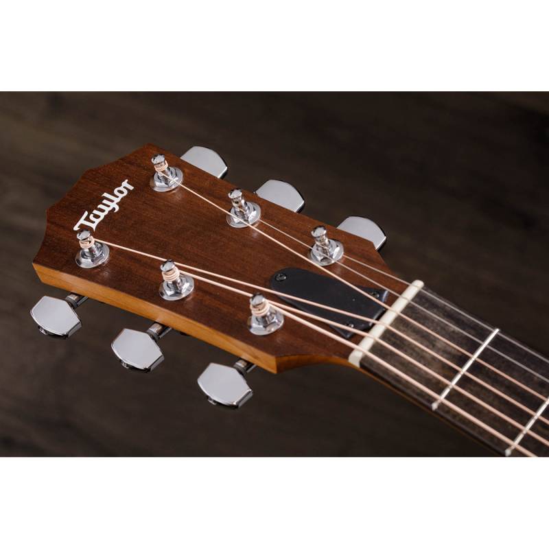 Электроакустическая гитара TAYLOR GUITARS ACADEMY 22E