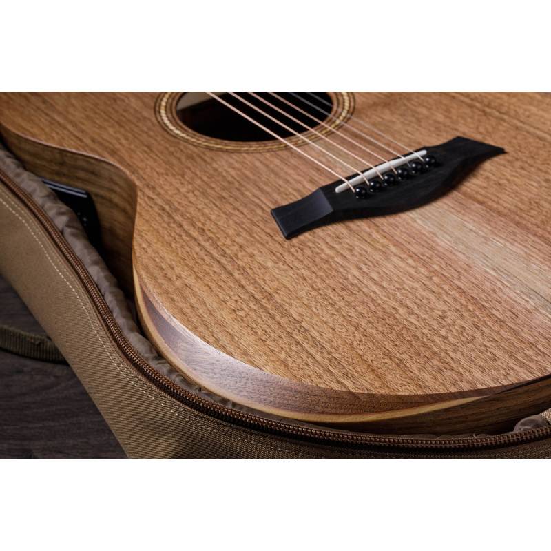 Электроакустическая гитара TAYLOR GUITARS ACADEMY 22E