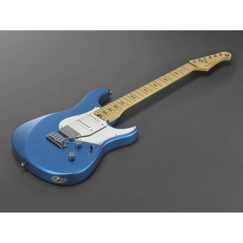 Электрогитара Yamaha PACIFICA PROFESSIONAL (Sparkle Blue)