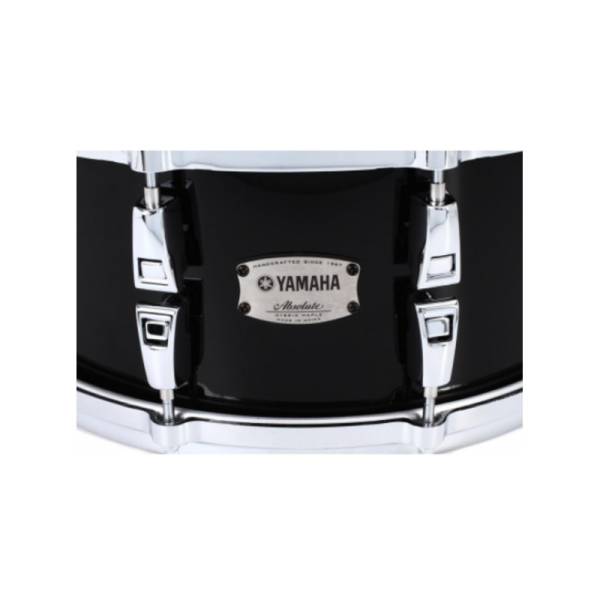 Малый барабан YAMAHA Absolute Hybrid Maple Snare 14" (Solid Black)