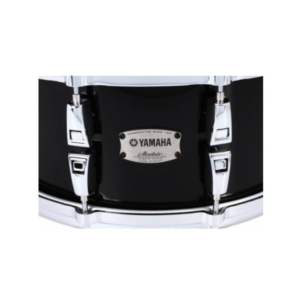 Малый барабан YAMAHA Absolute Hybrid Maple Snare 14" (Solid Black)