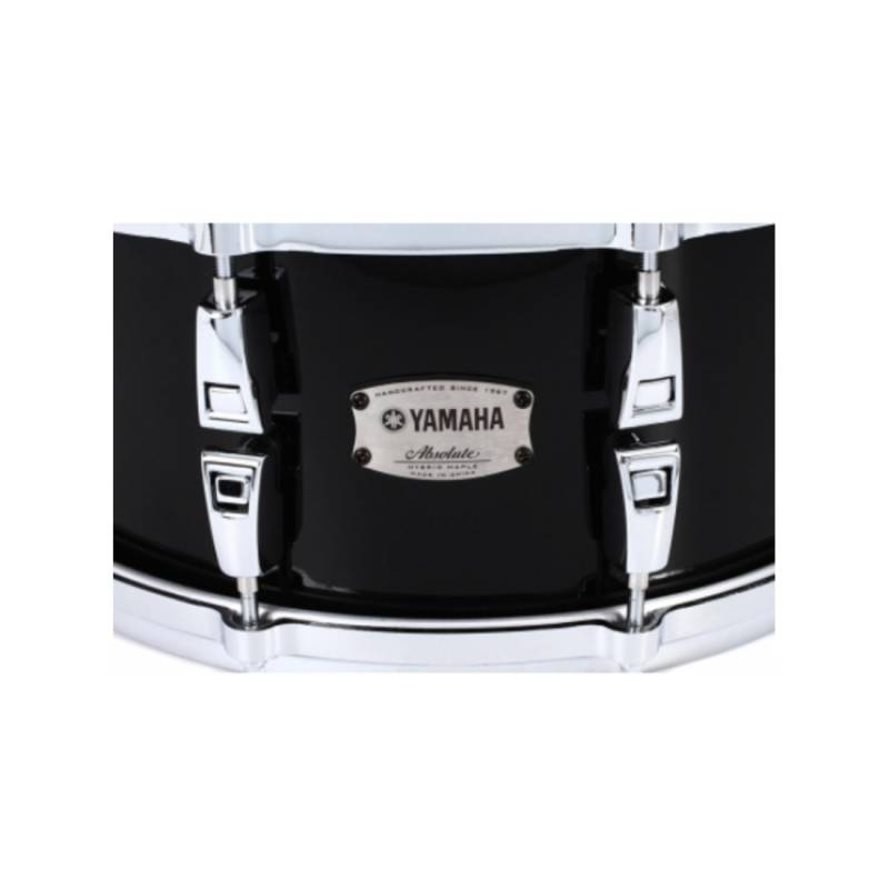 Малый барабан YAMAHA Absolute Hybrid Maple Snare 14" (Solid Black)